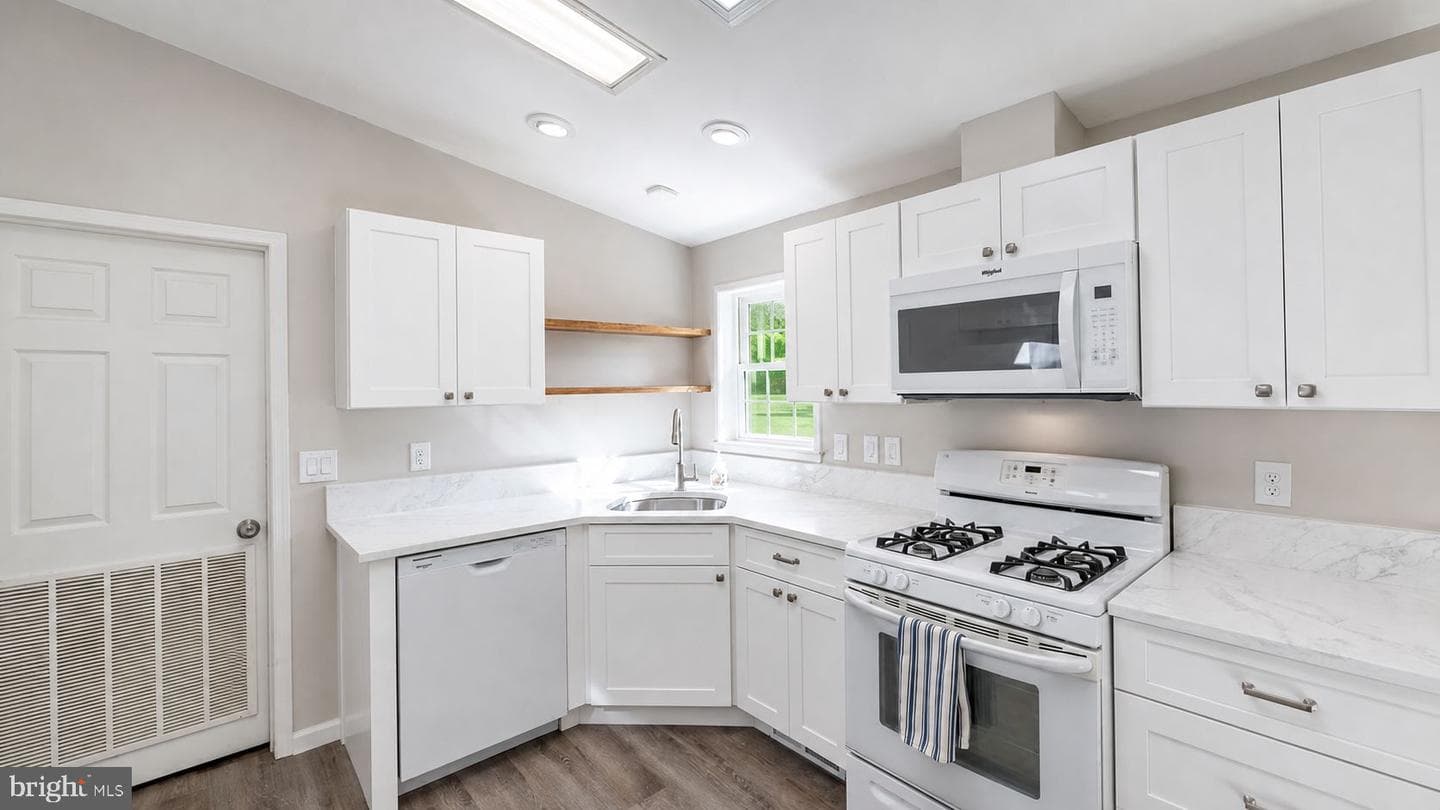 201 Village Way photo 30