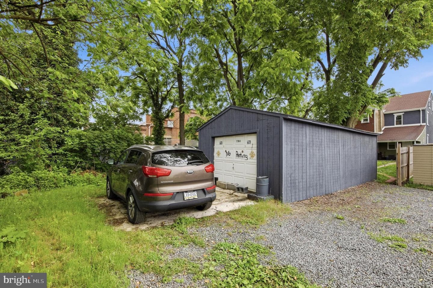764 Queen Street photo 15
