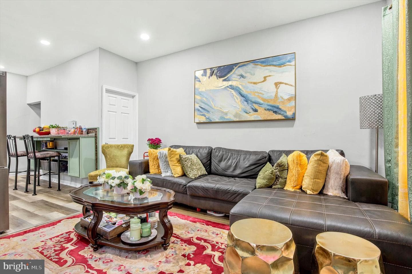 764 Queen Street photo 3