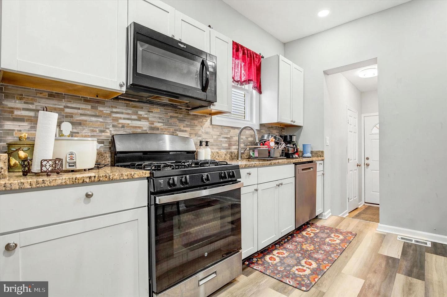764 Queen Street photo 5