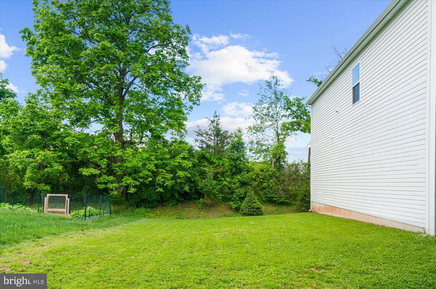 120 Eleanor Court photo 39