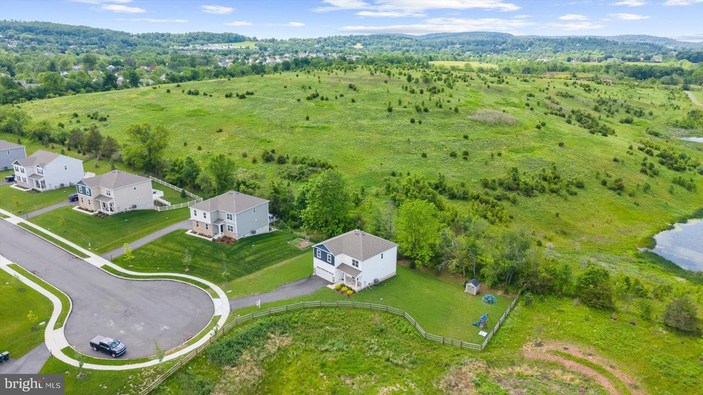 120 Eleanor Court photo 43
