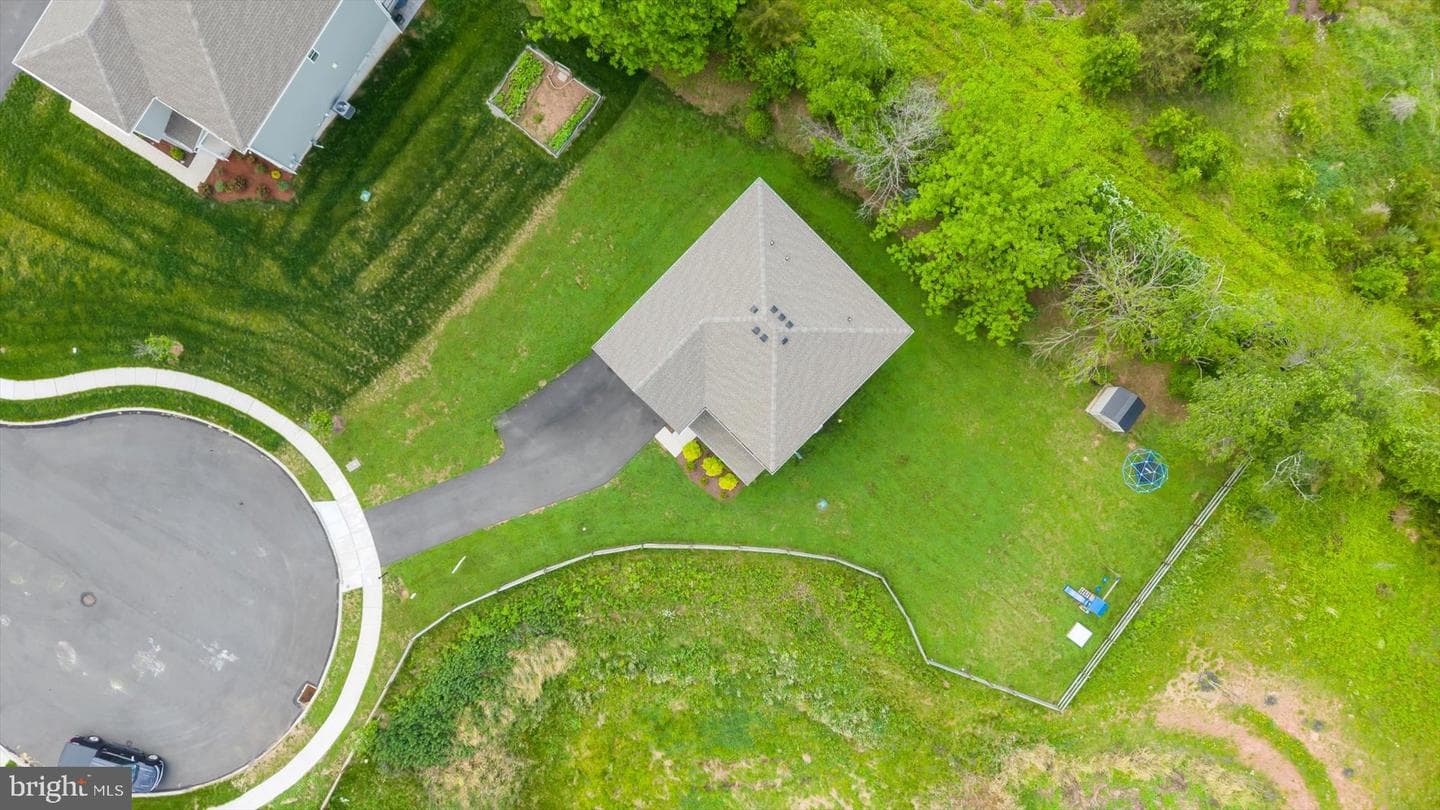 120 Eleanor Court photo 44