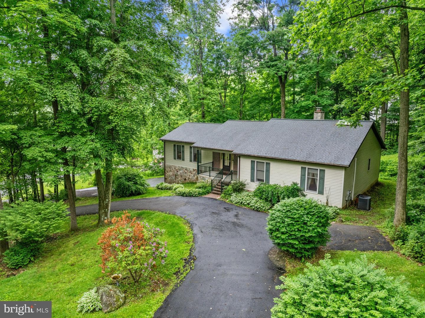 1928 Mimosa Lane photo 1