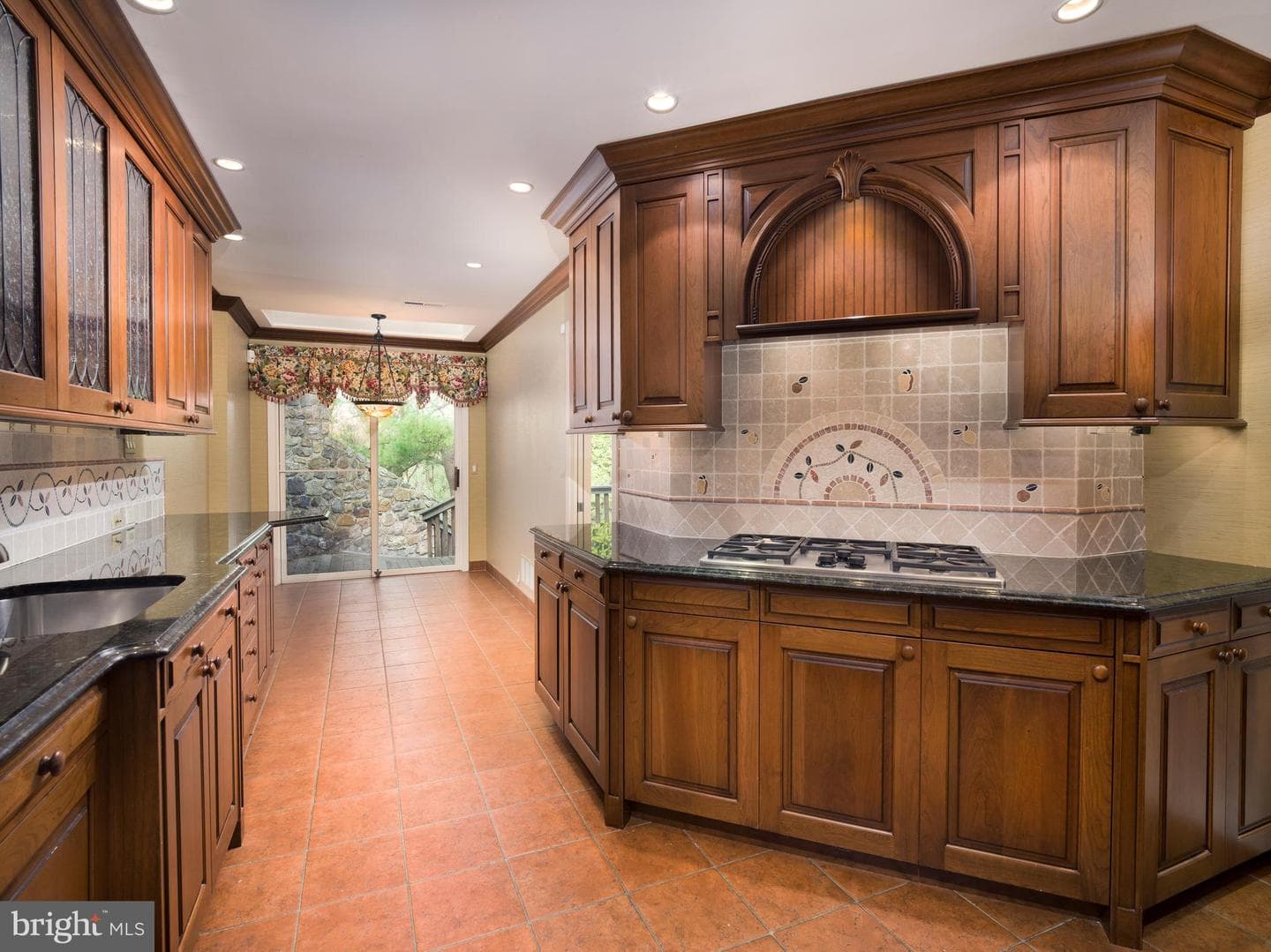 1270 Round Hill Road photo 15