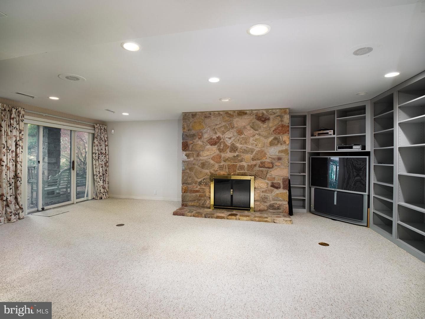 1270 Round Hill Road photo 35