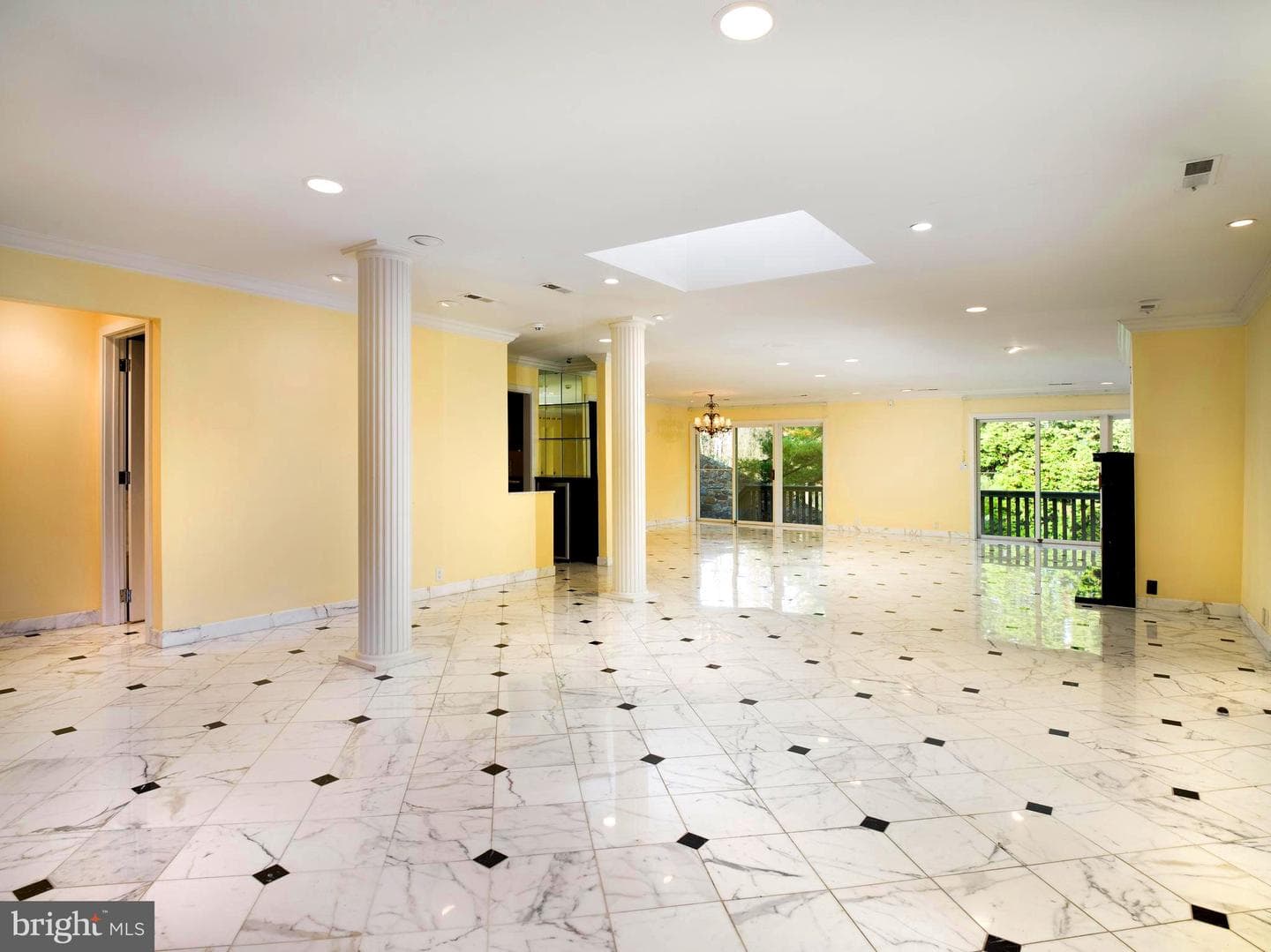 1270 Round Hill Road photo 4