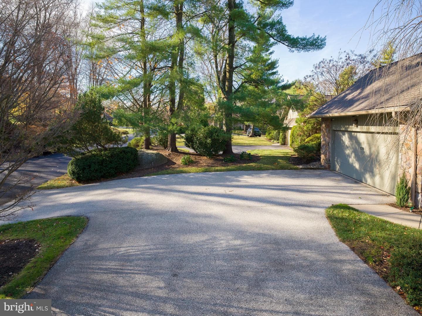 1270 Round Hill Road photo 41