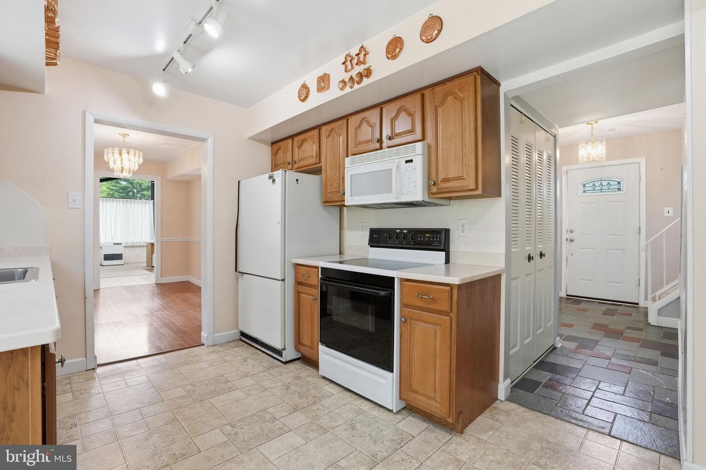 2049 Hawthorne Lane photo 12