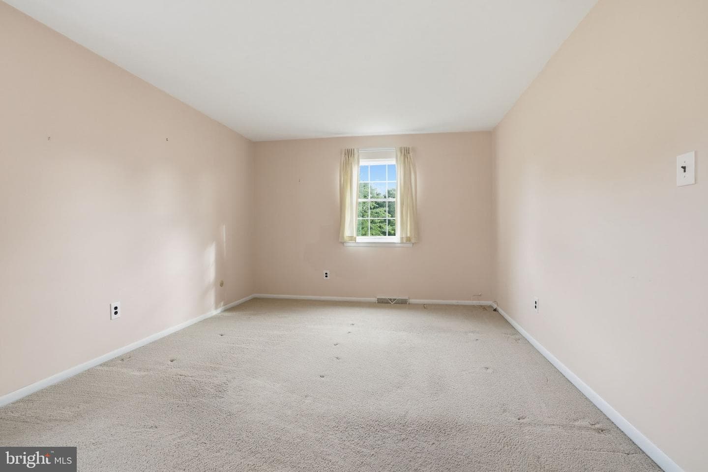2049 Hawthorne Lane photo 23