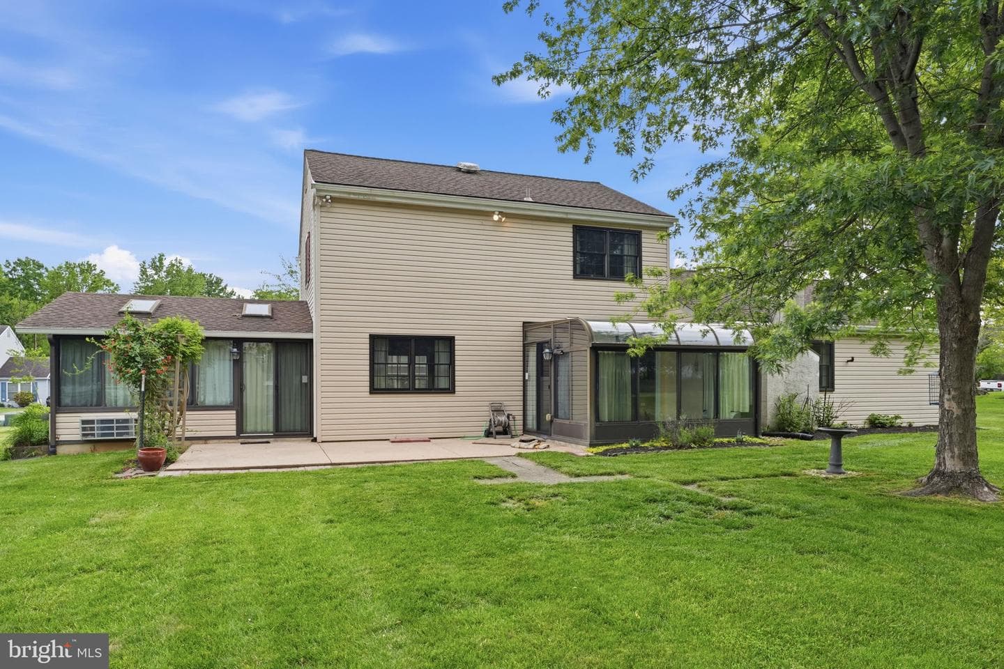 2049 Hawthorne Lane photo 26