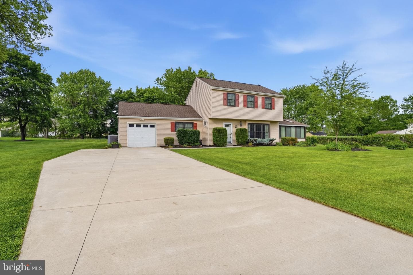 2049 Hawthorne Lane photo 32