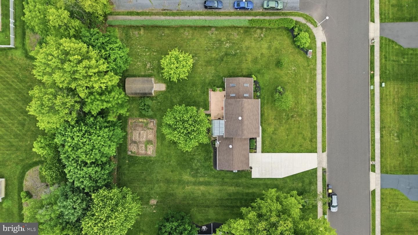 2049 Hawthorne Lane photo 41