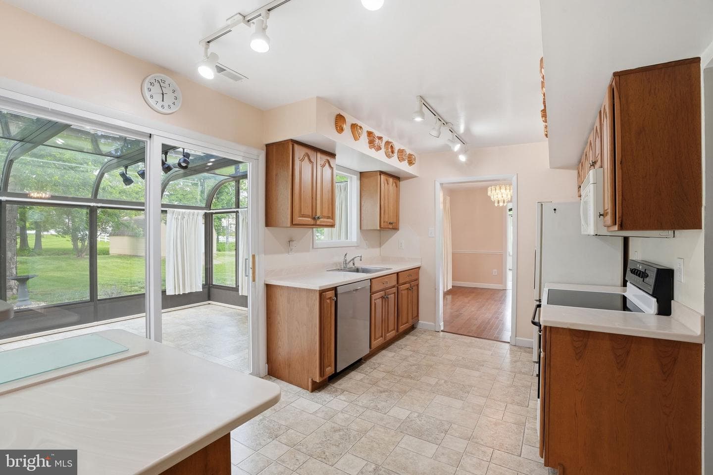 2049 Hawthorne Lane photo 6