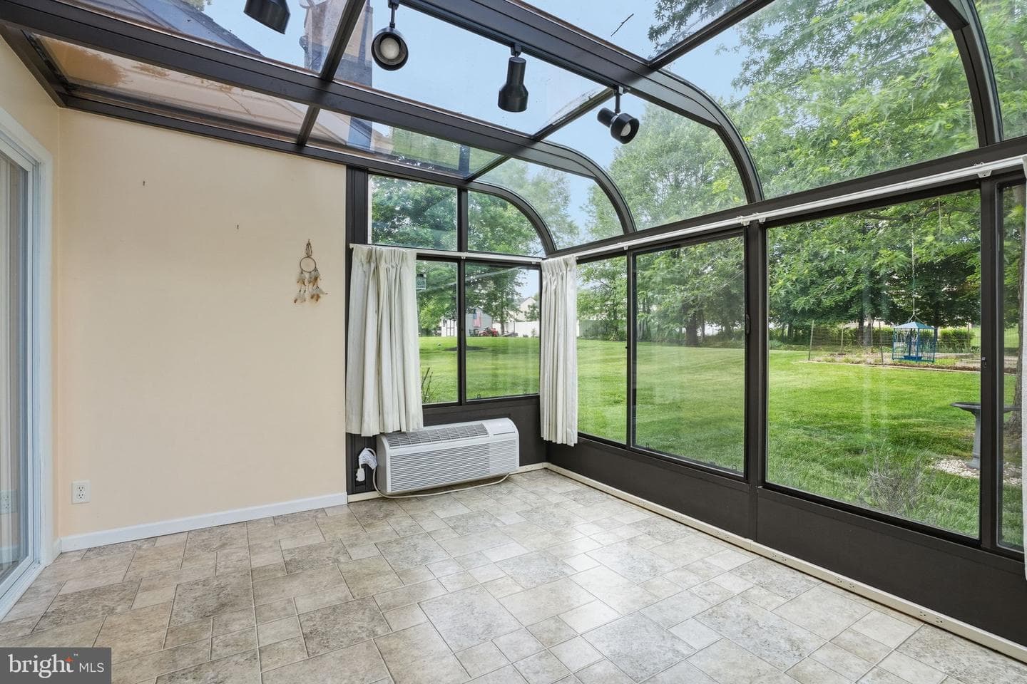 2049 Hawthorne Lane photo 8