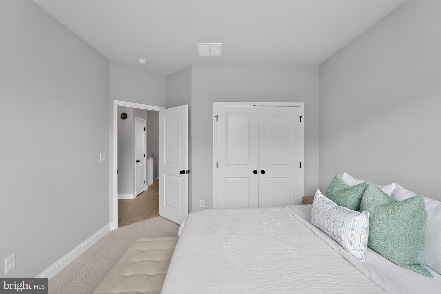 160 Charles Lane photo 13