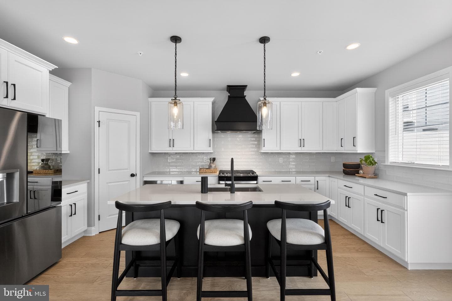 160 Charles Lane photo 2