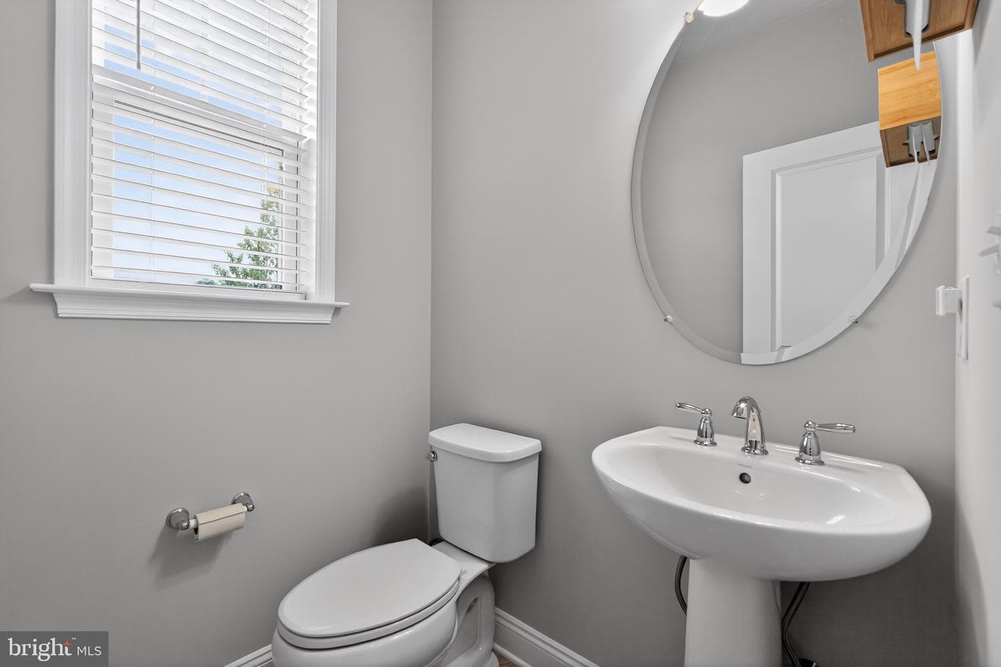 160 Charles Lane photo 28