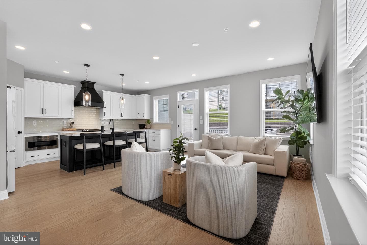160 Charles Lane photo 5