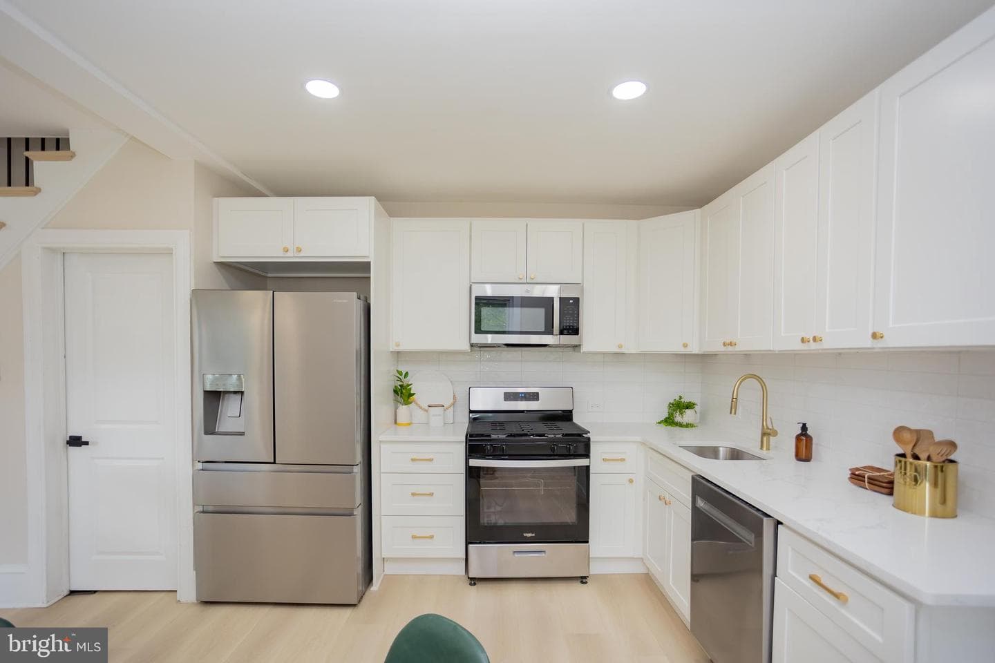 139 W Walnut Street photo 27