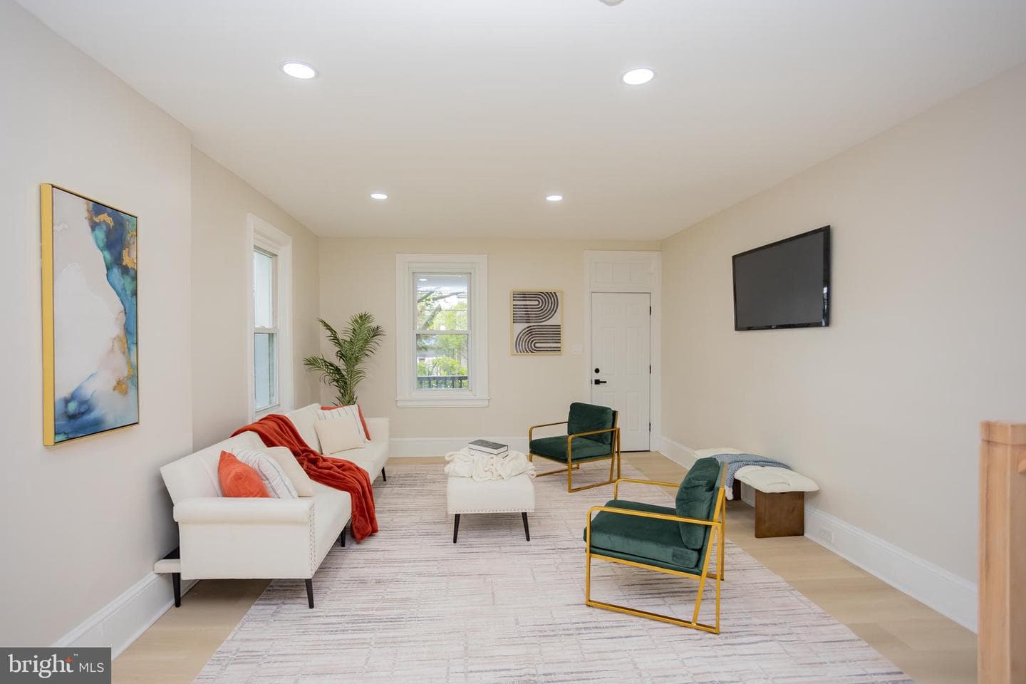 139 W Walnut Street photo 3