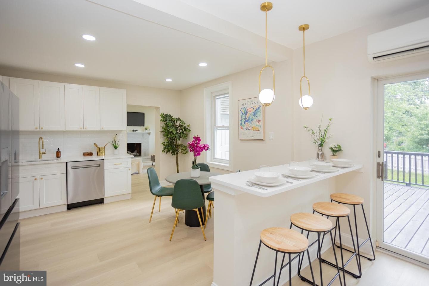 139 W Walnut Street photo 33