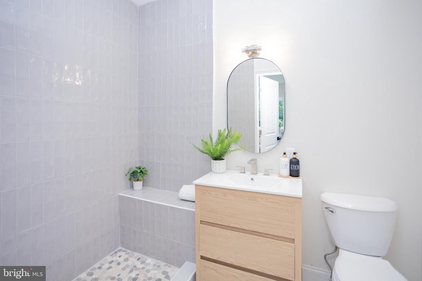 139 W Walnut Street photo 34