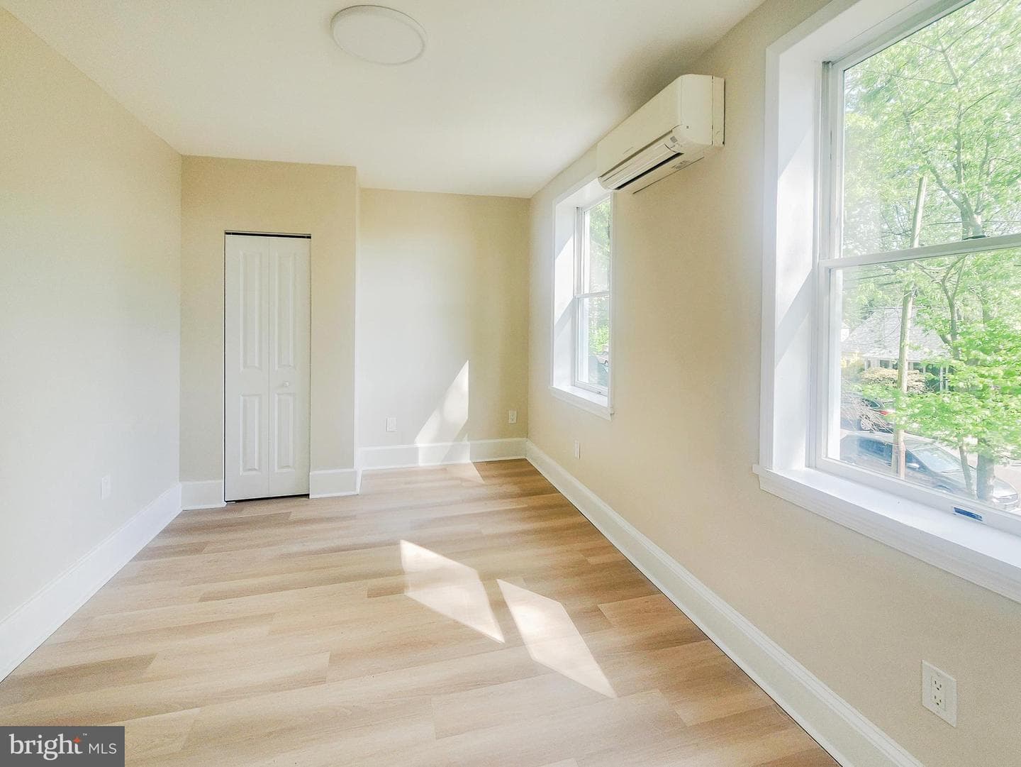 139 W Walnut Street photo 37