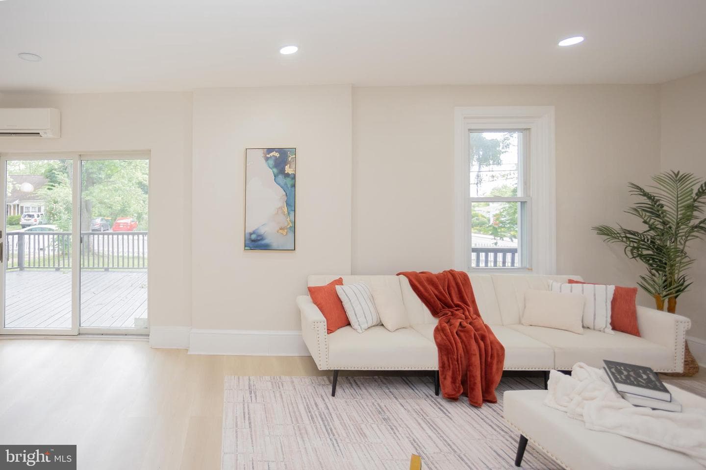 139 W Walnut Street photo 4