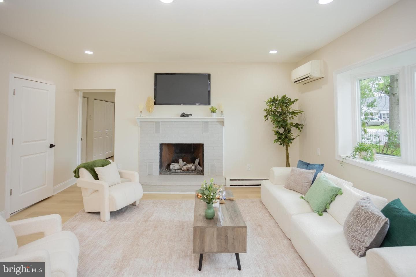 139 W Walnut Street photo 40