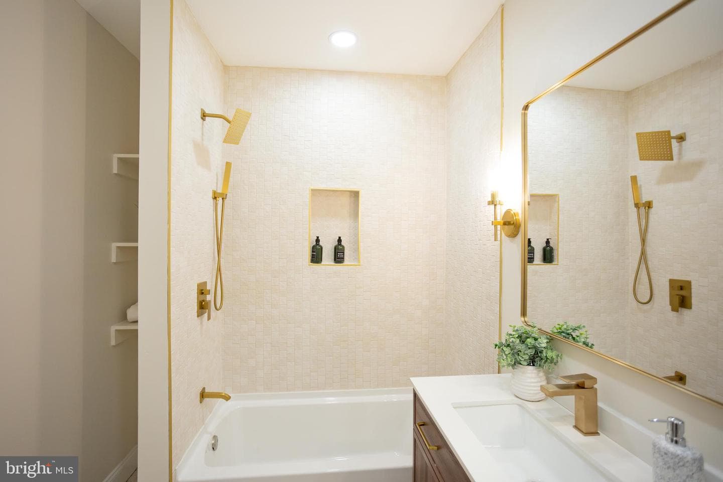 139 W Walnut Street photo 45