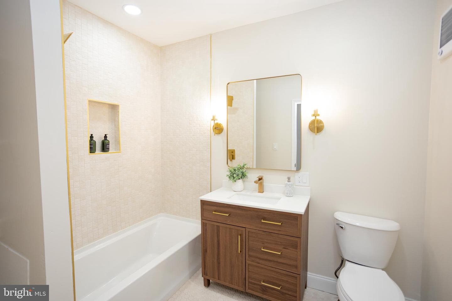 139 W Walnut Street photo 46