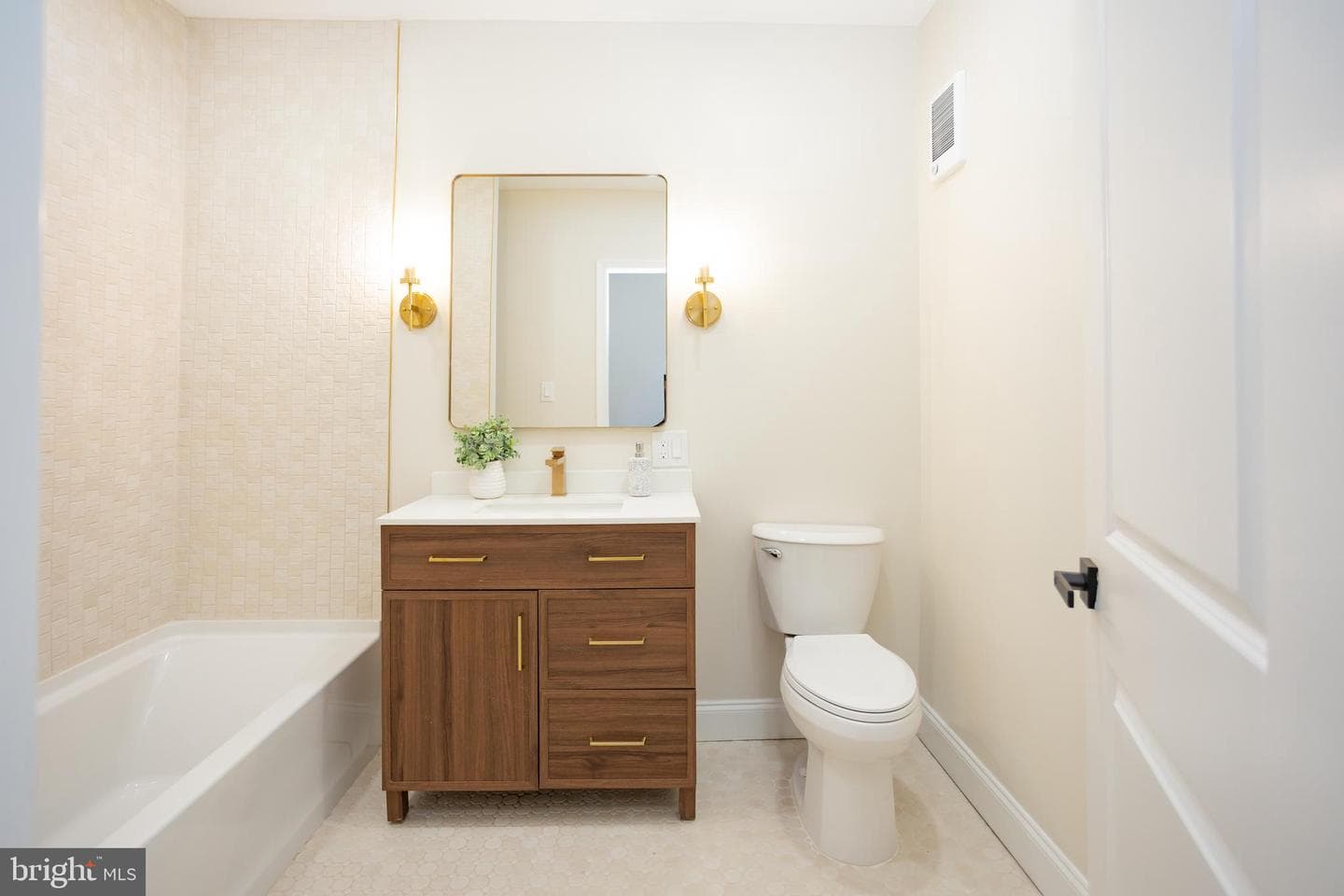 139 W Walnut Street photo 53