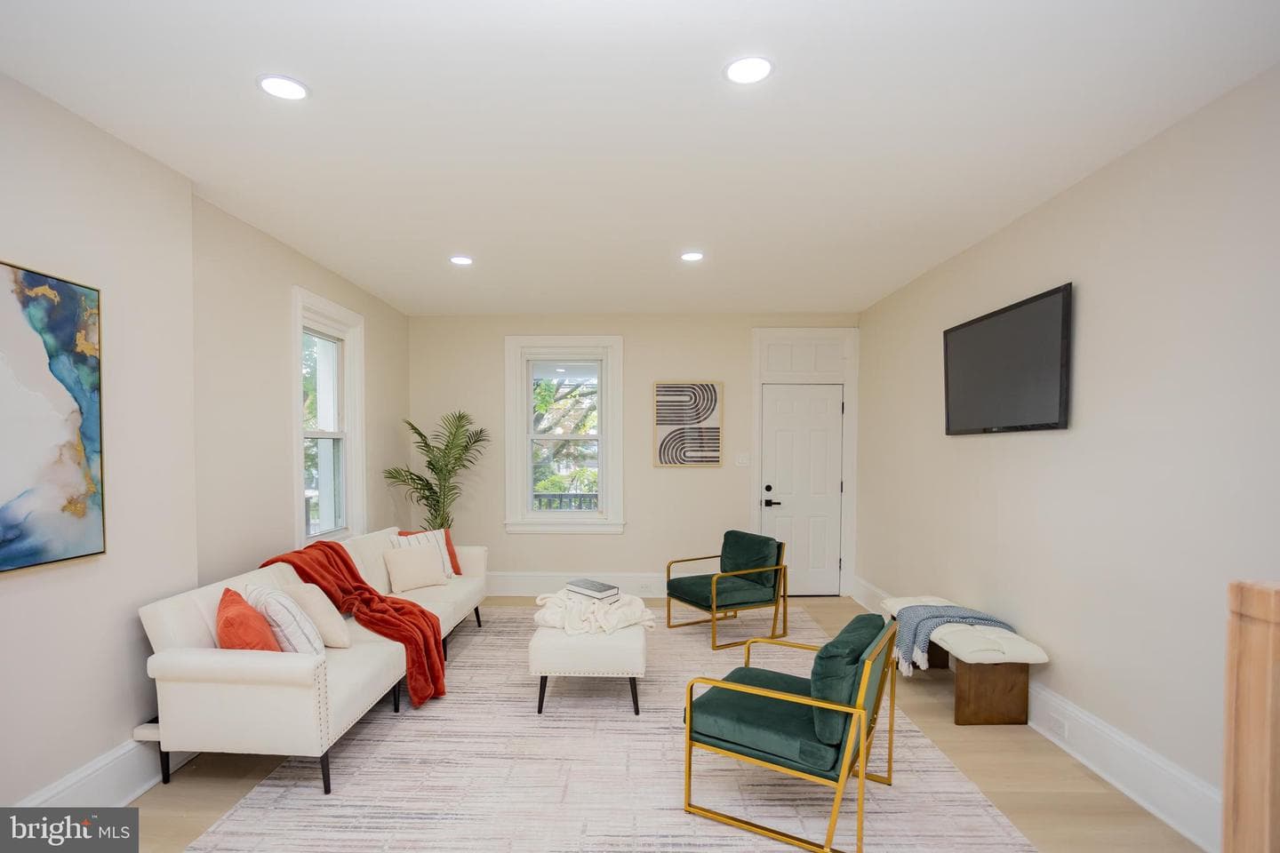 139 W Walnut Street photo 8