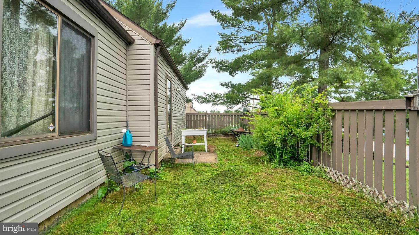 299 Bridge Street photo 27