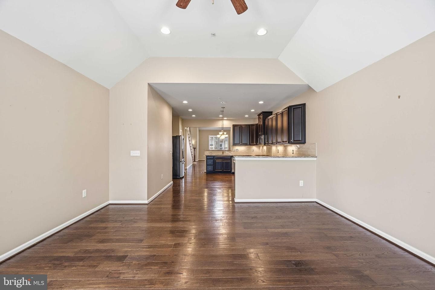 860 Reynards Run photo 24