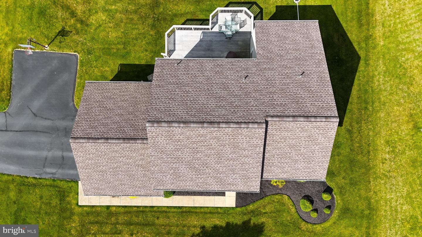 102 Noble Lane photo 41