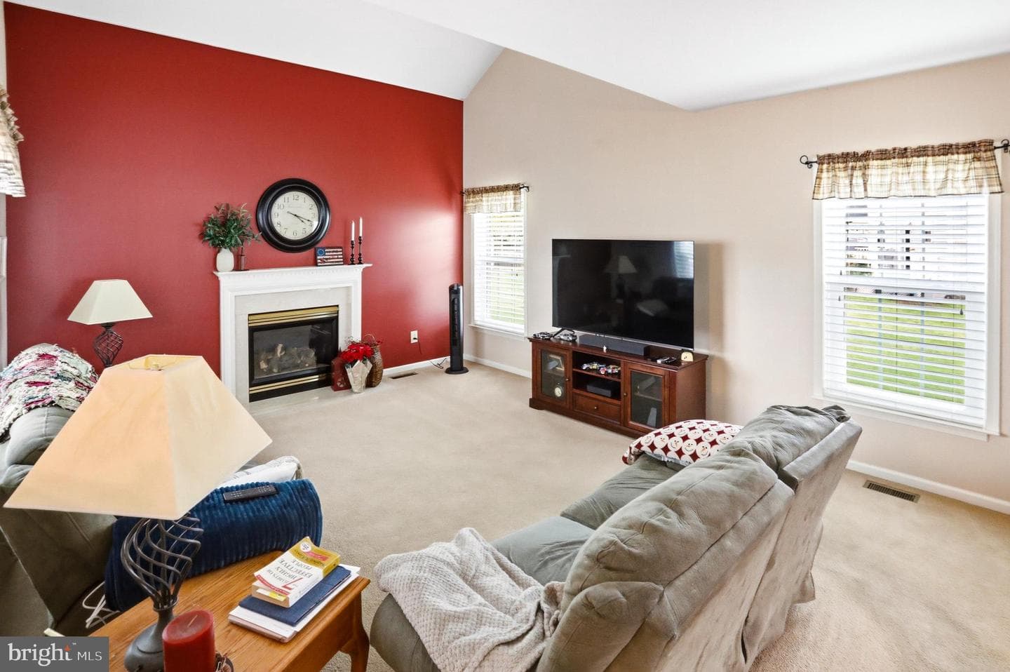 102 Noble Lane photo 9