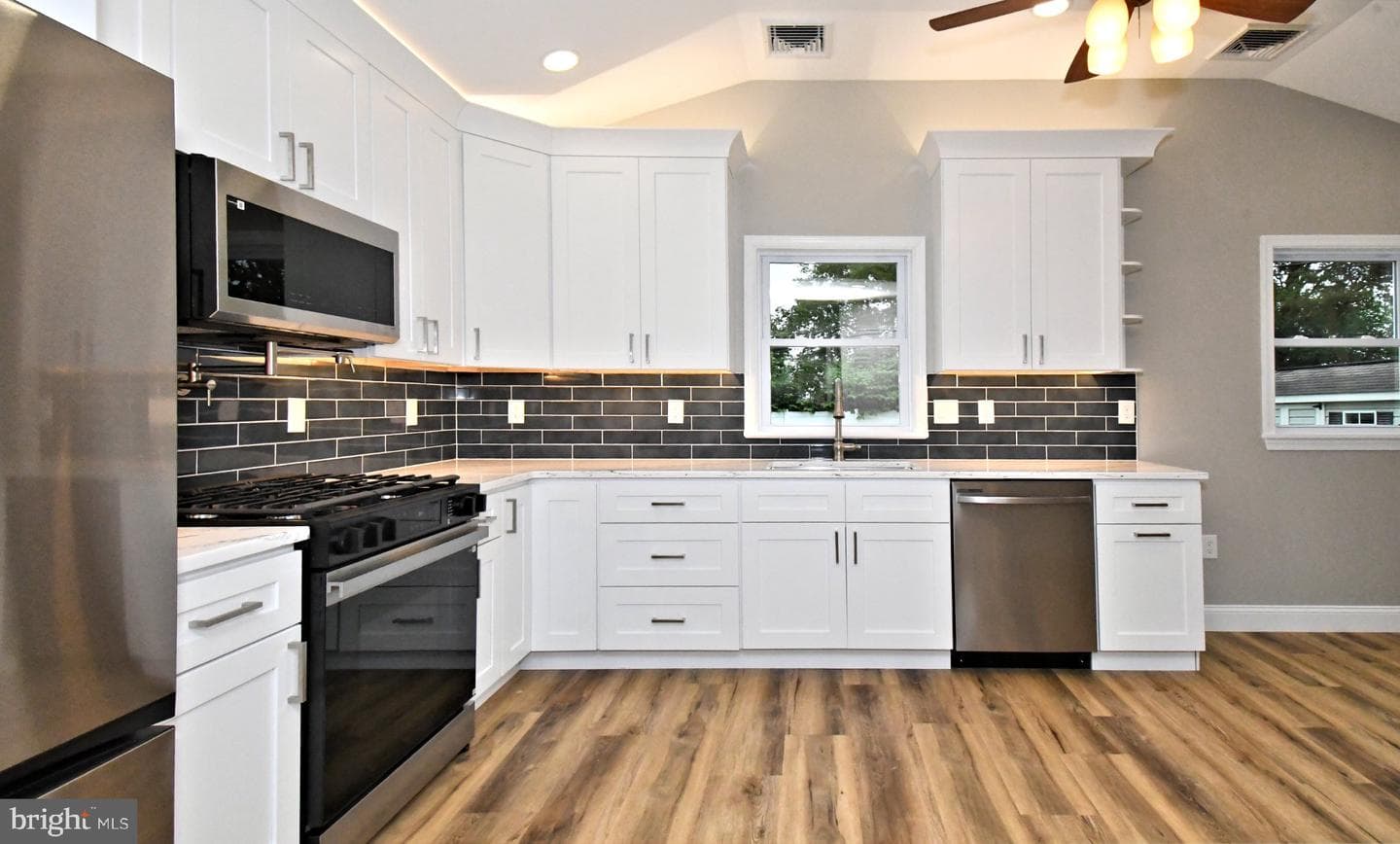 306 Independence Road photo 11