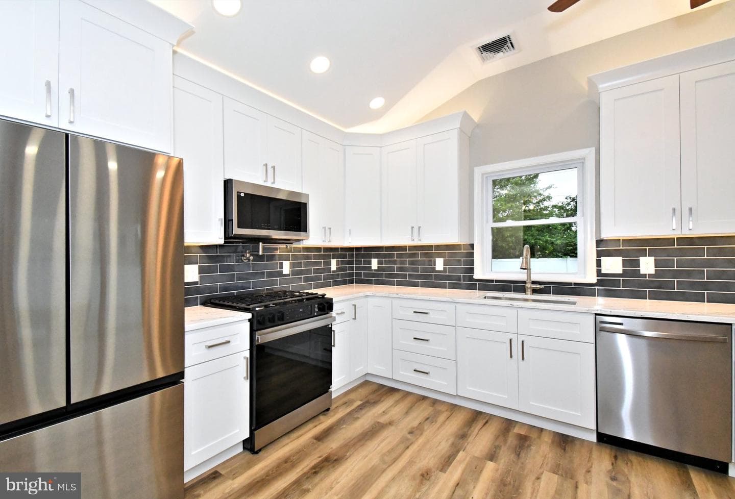 306 Independence Road photo 12