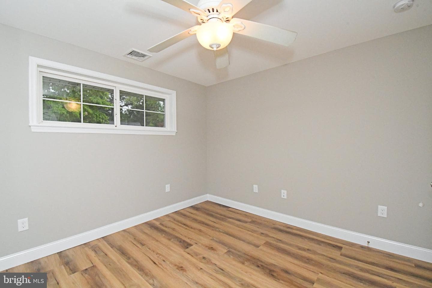 306 Independence Road photo 19