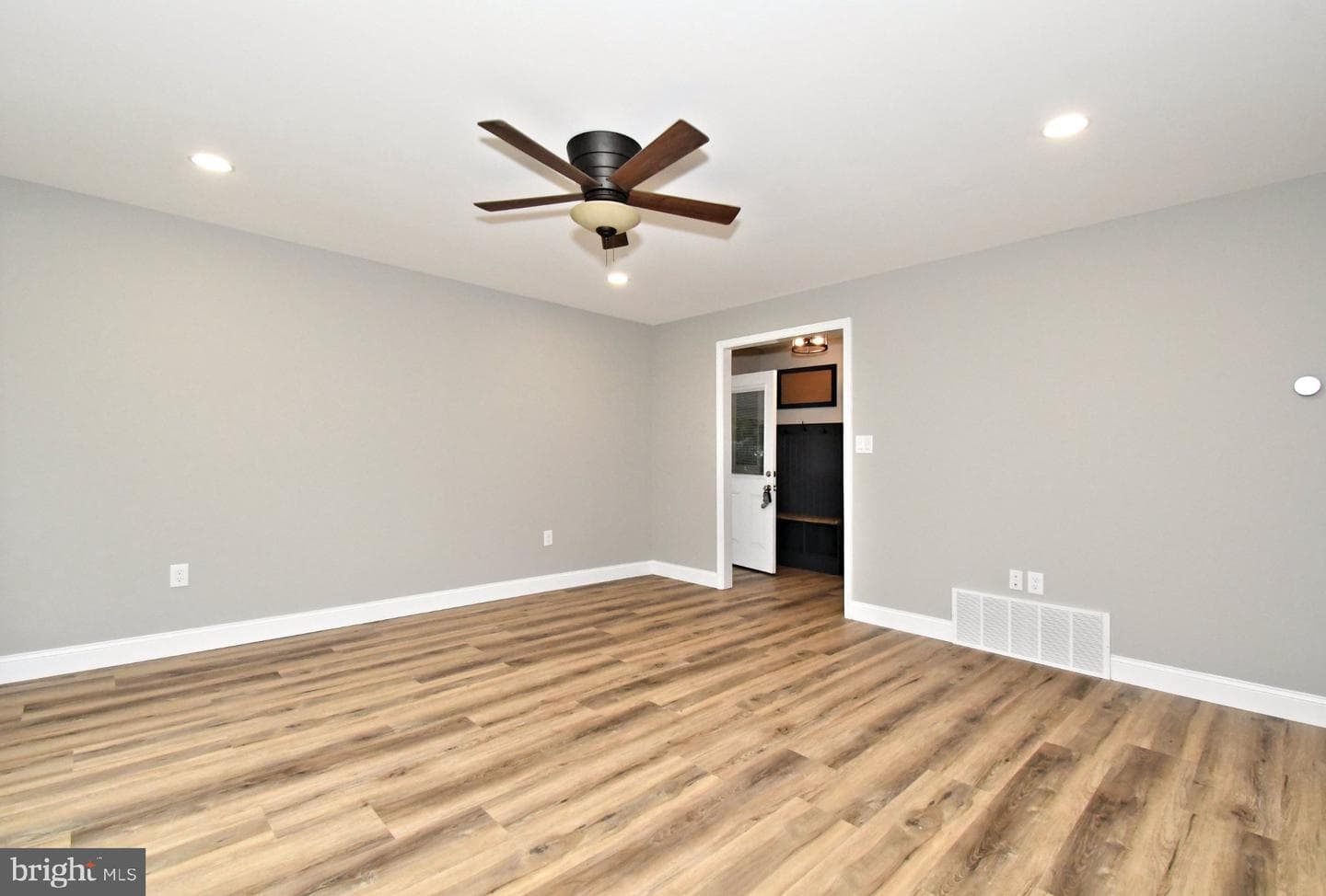 306 Independence Road photo 4