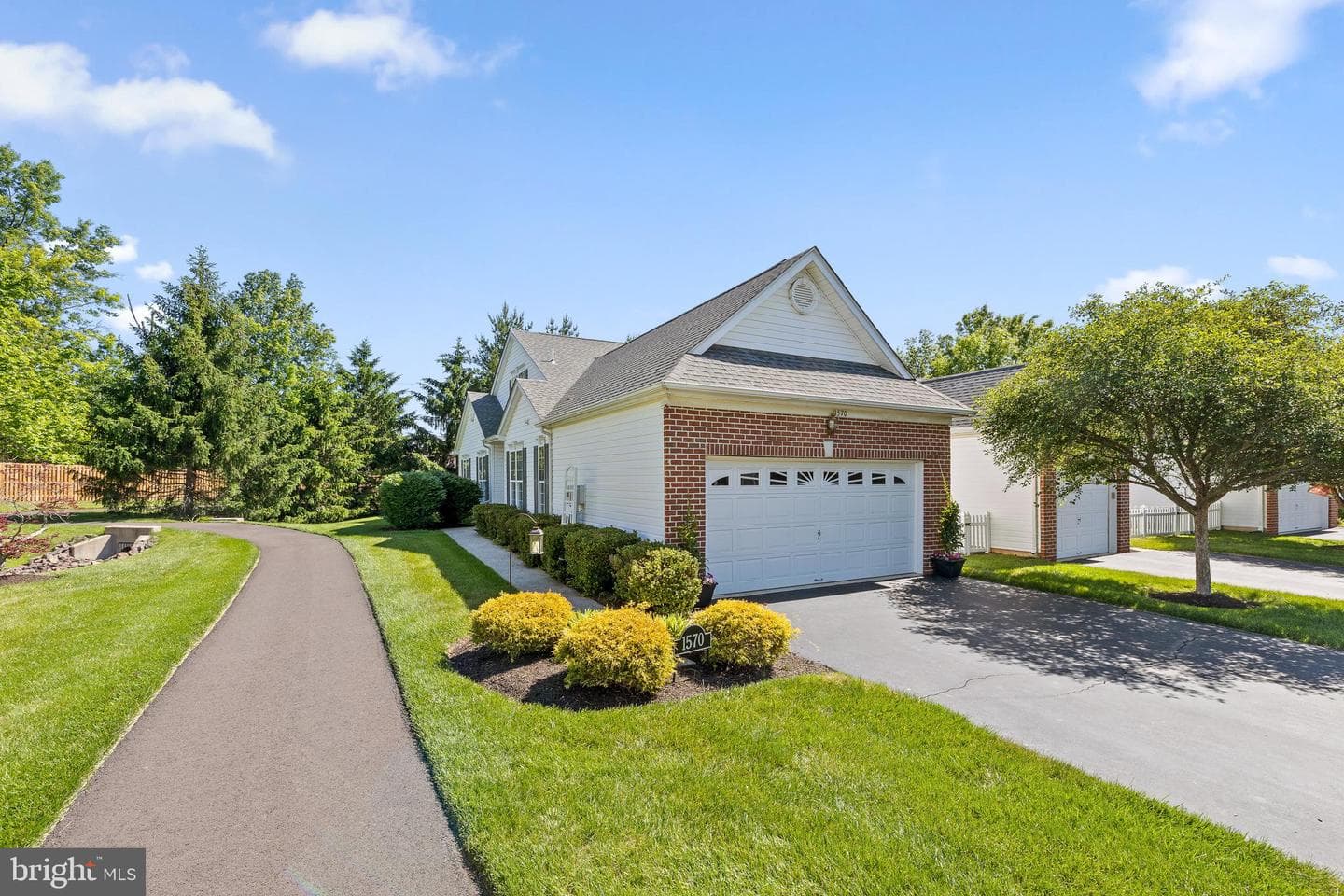 1570 Tarrington Way photo 3