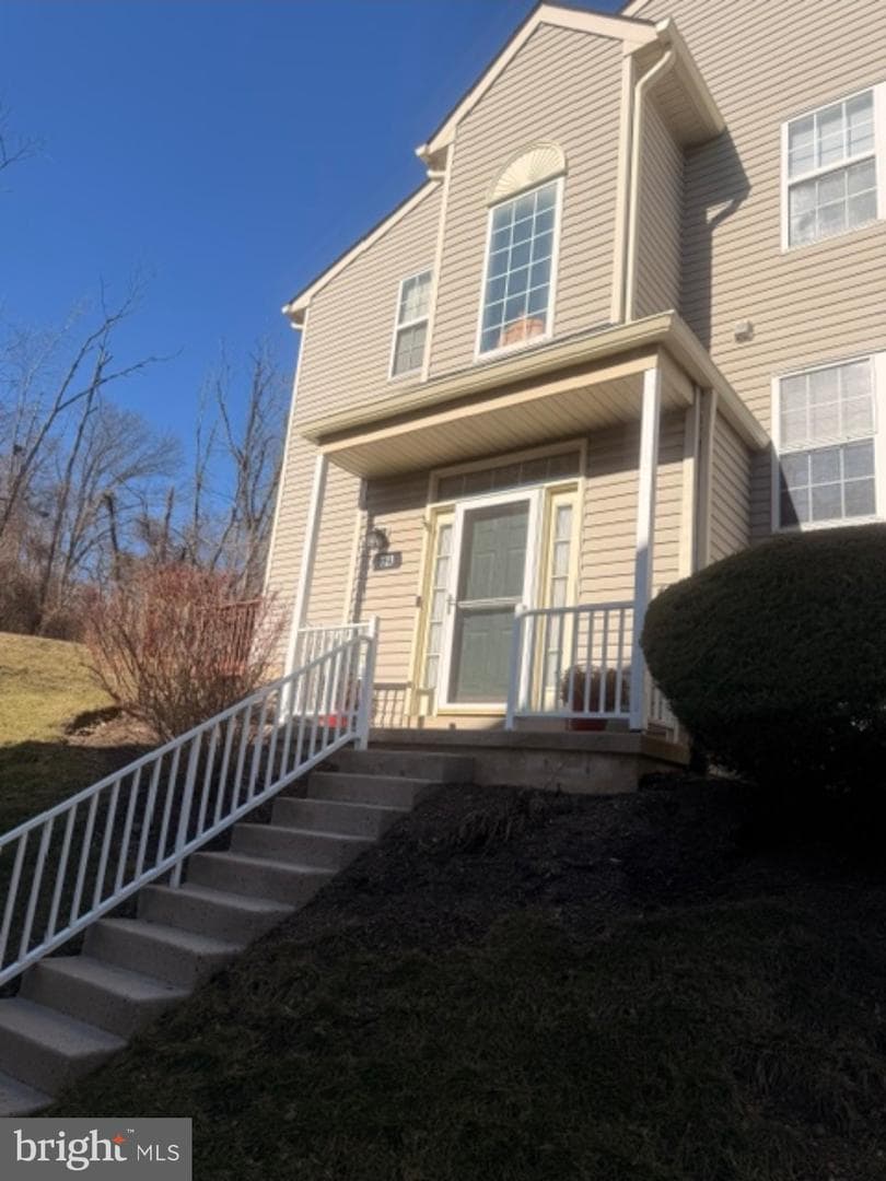 723 Thornhill Dr photo 2