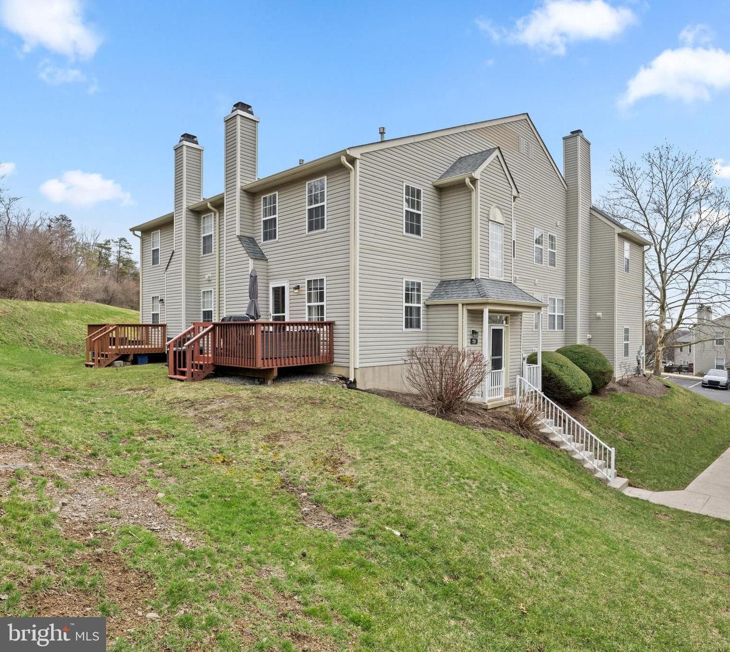 723 Thornhill Dr photo 3