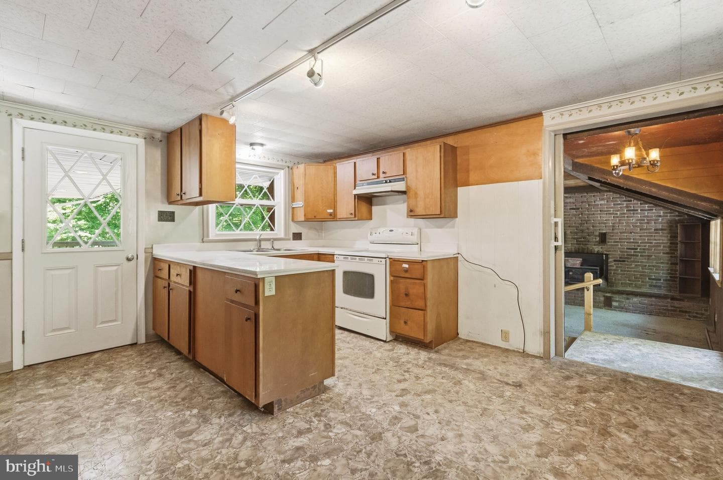 1701 Bahr Road photo 5