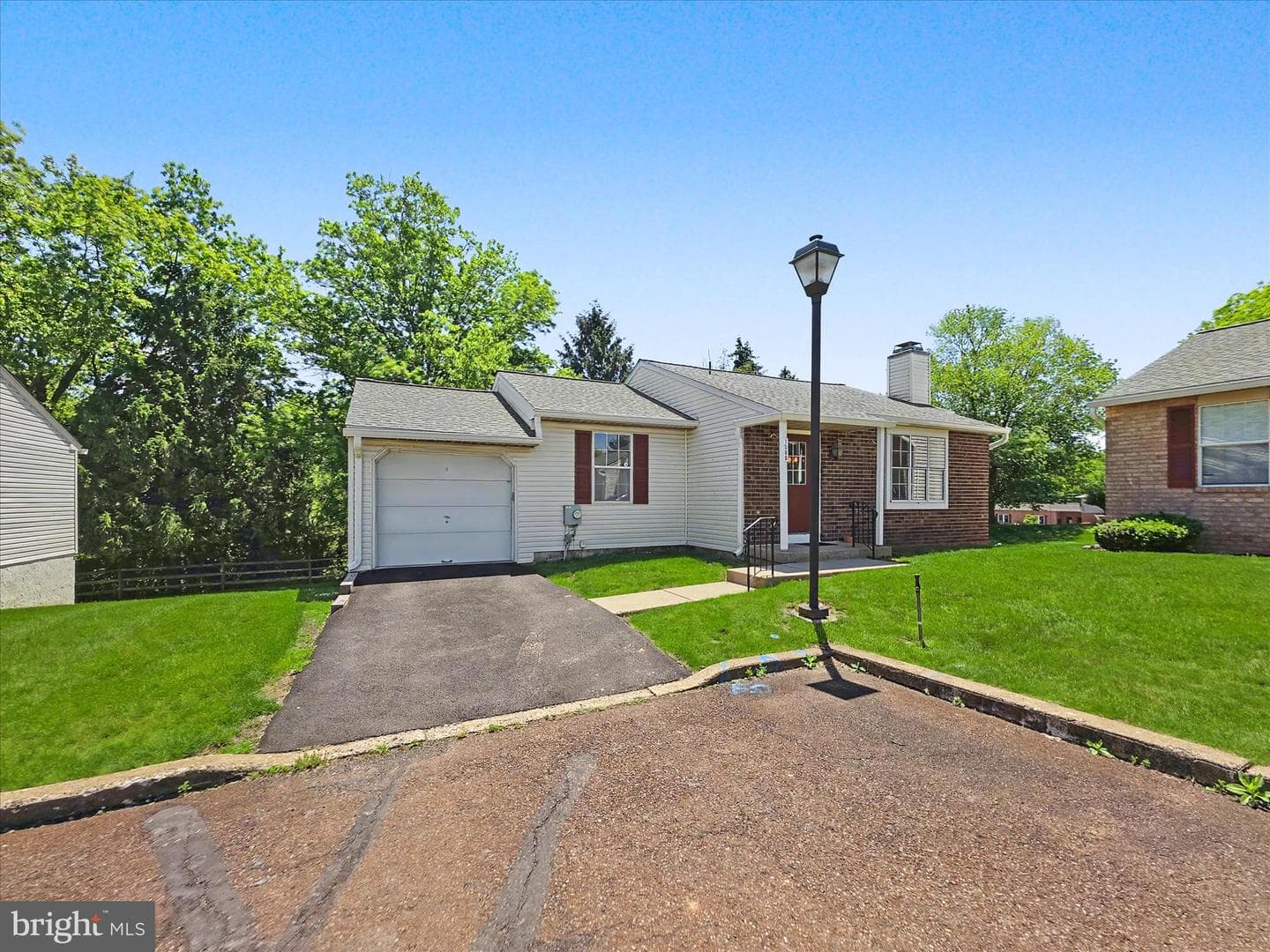 1306 Fairbourne Court photo 2