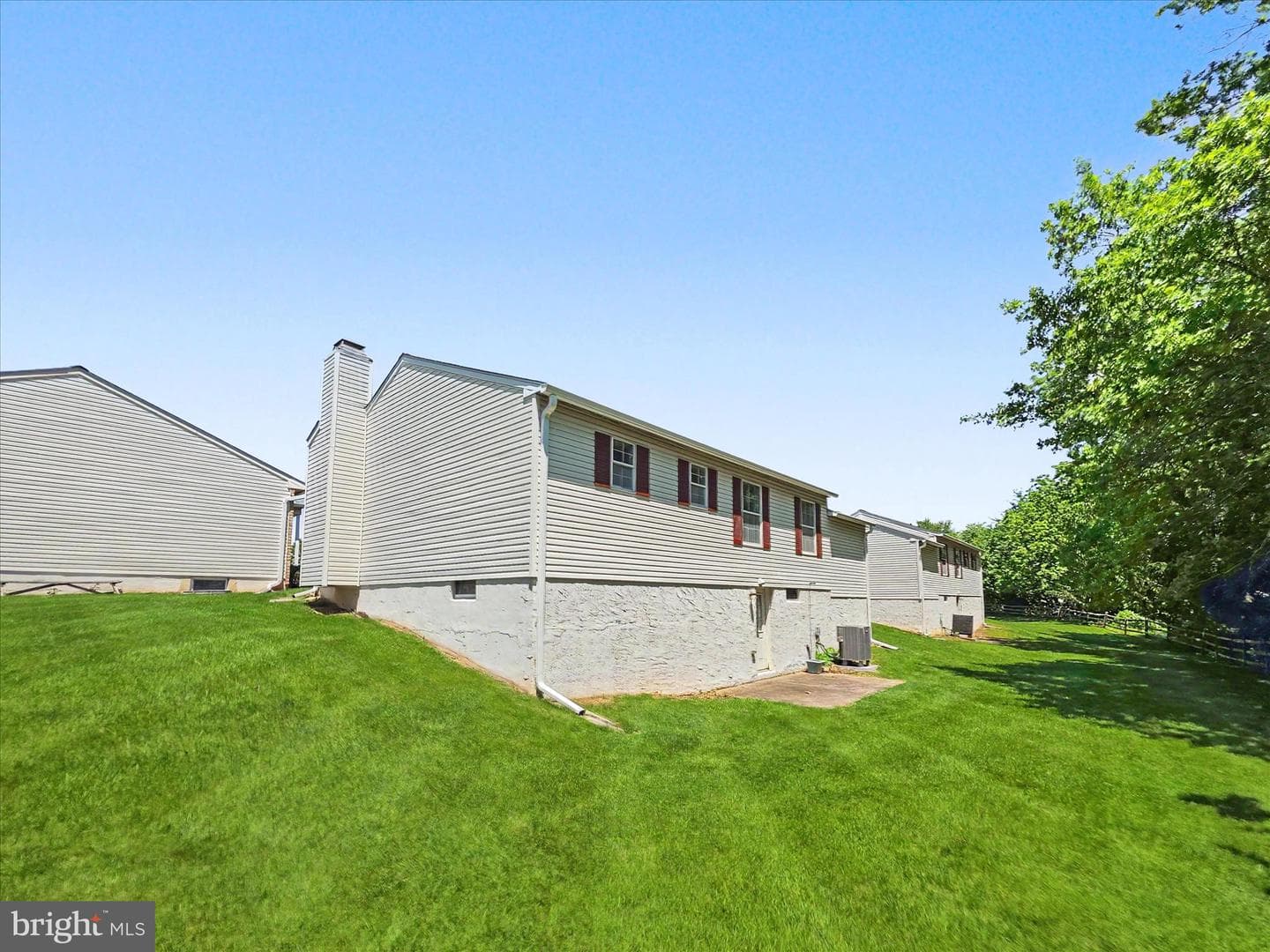 1306 Fairbourne Court photo 4