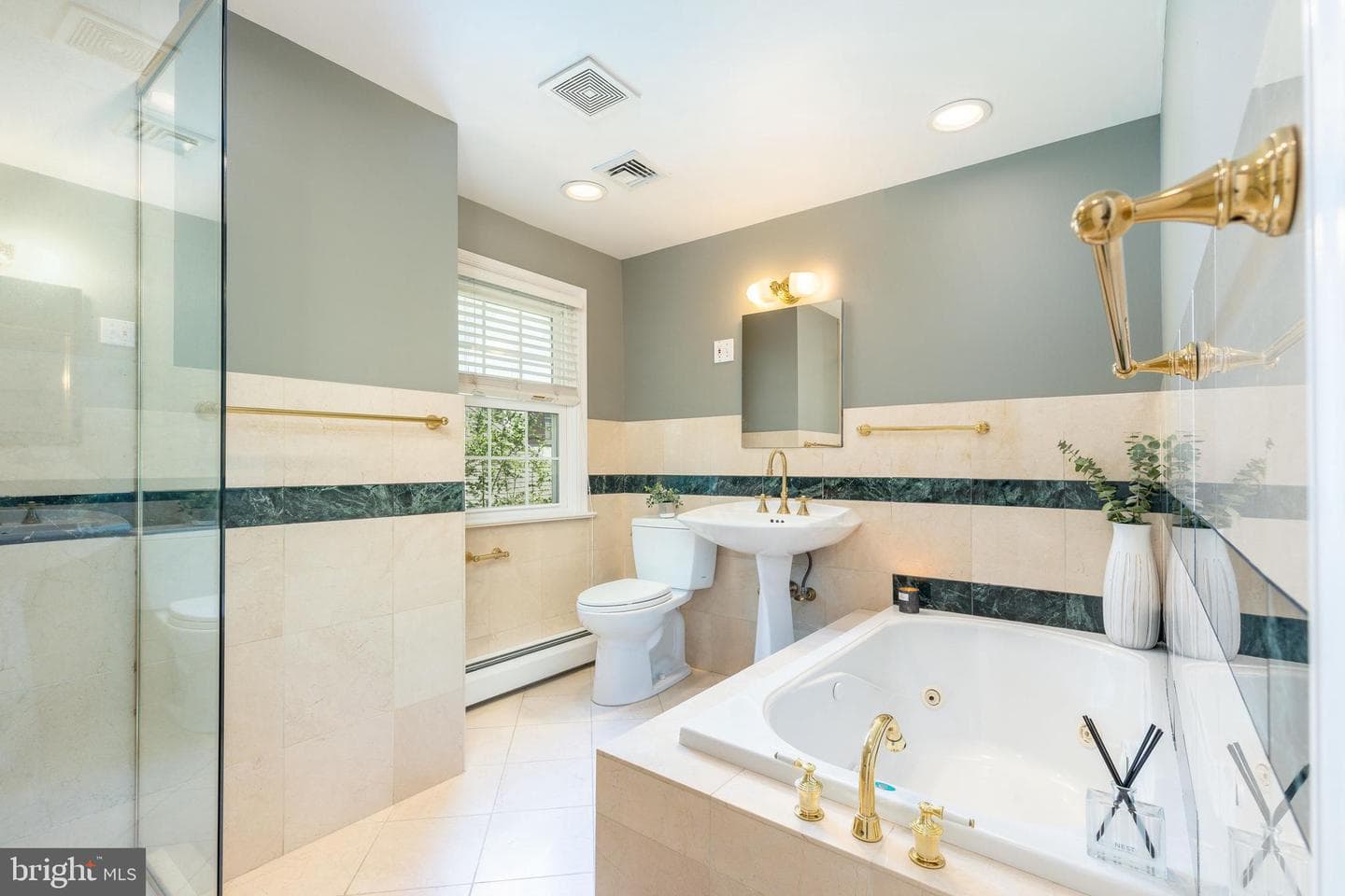 649 Sussex Road photo 33