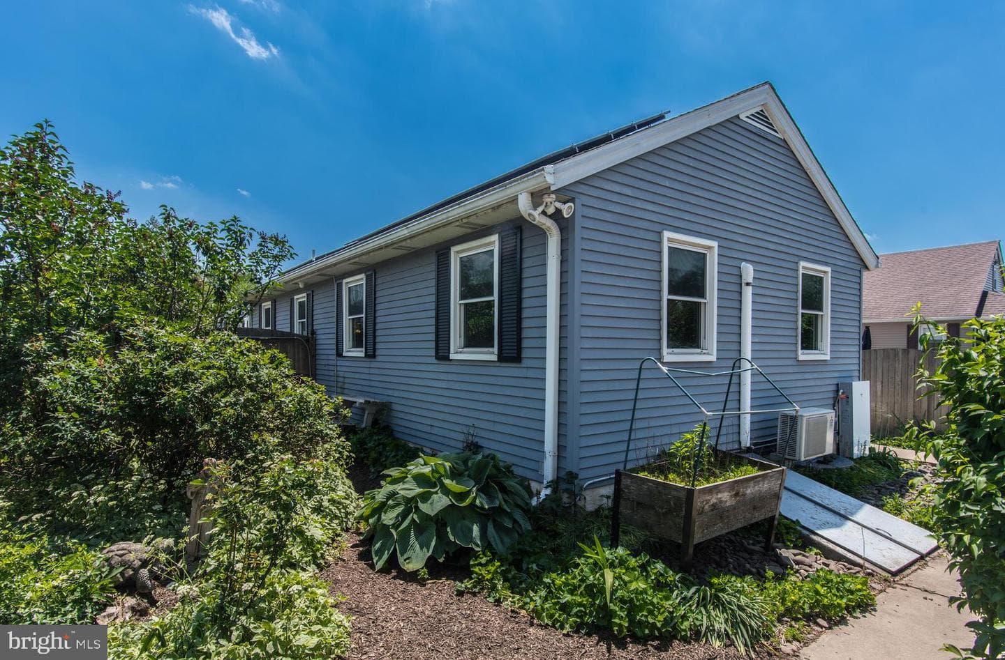 747 Logan Street photo 28